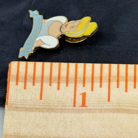Cinderella Bust Ribbon Tokyo Disney Pin - Picture 2 of 5